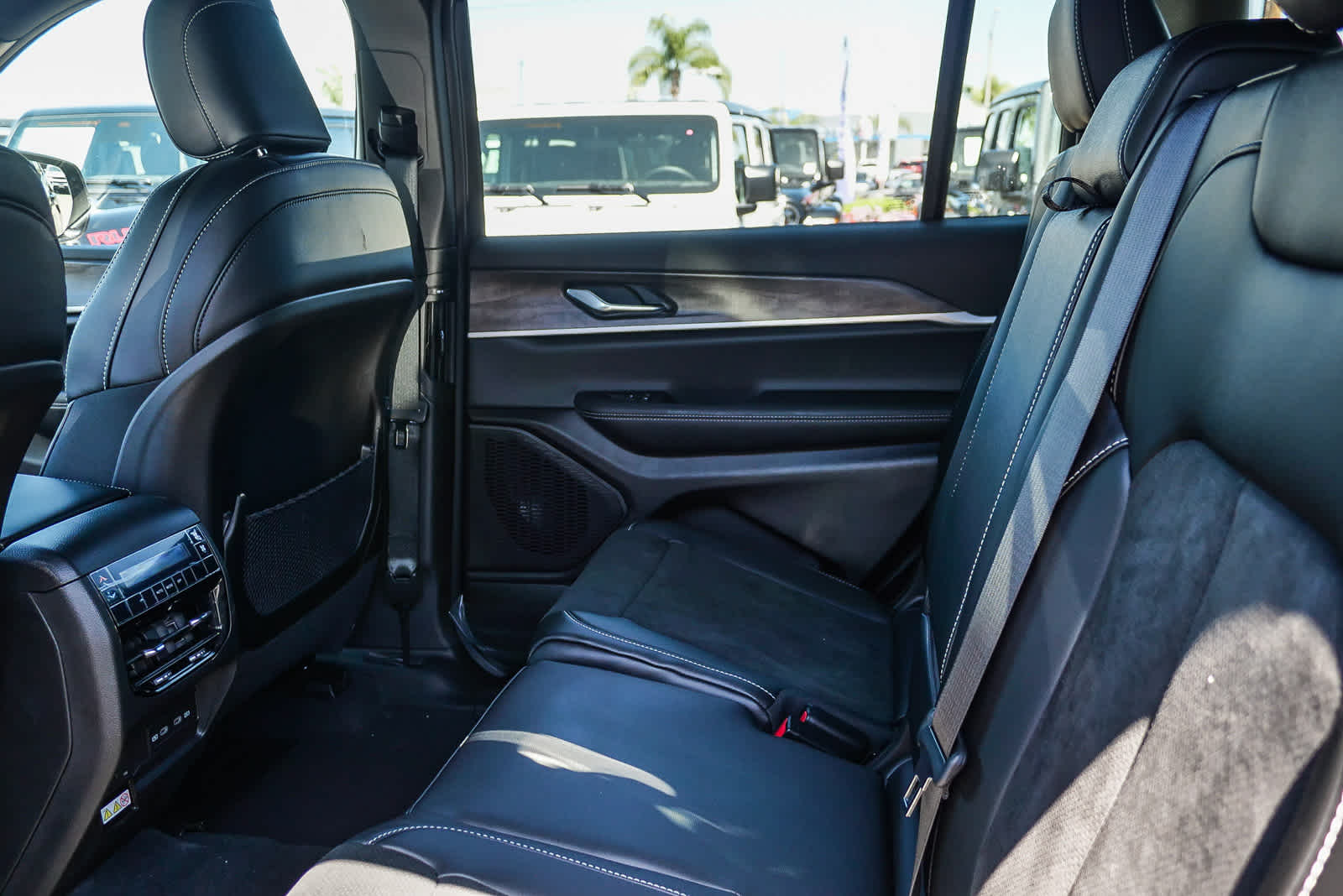 2026 Jeep Grand Cherokee L GRAND CHEROKEE L LAREDO ALTITUDE 4X4