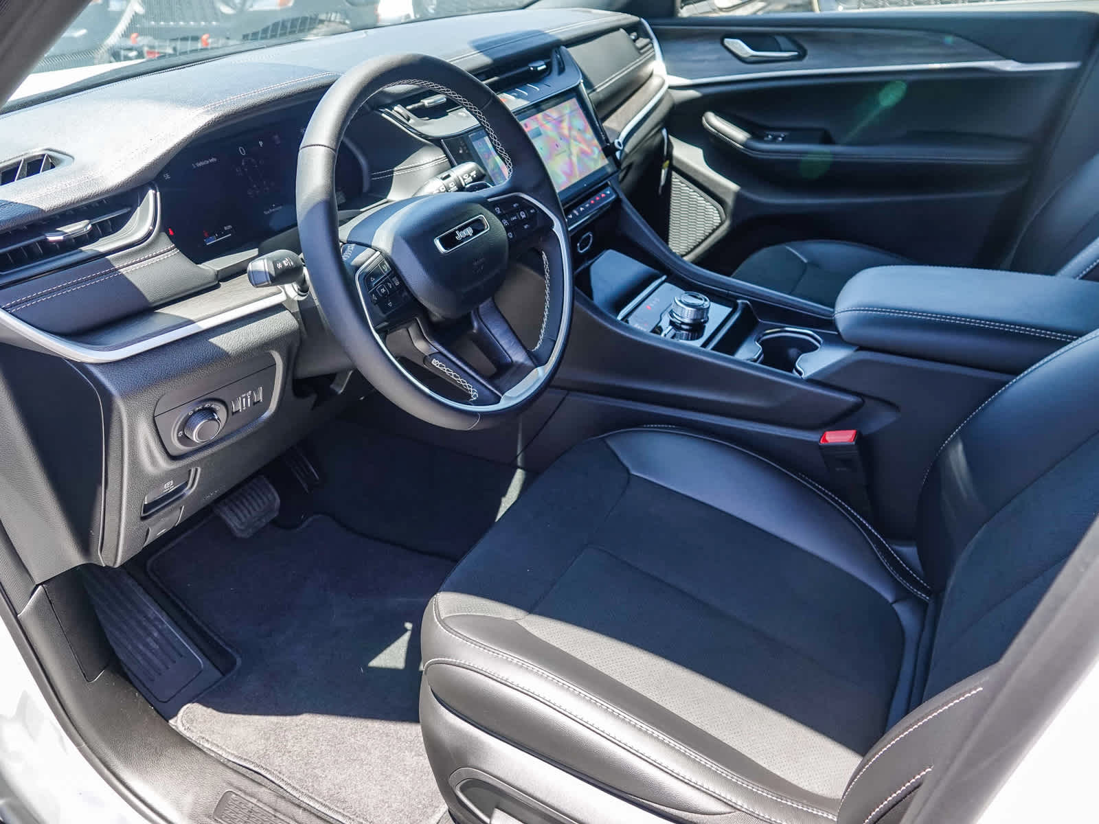 2026 Jeep Grand Cherokee L GRAND CHEROKEE L LAREDO ALTITUDE 4X4