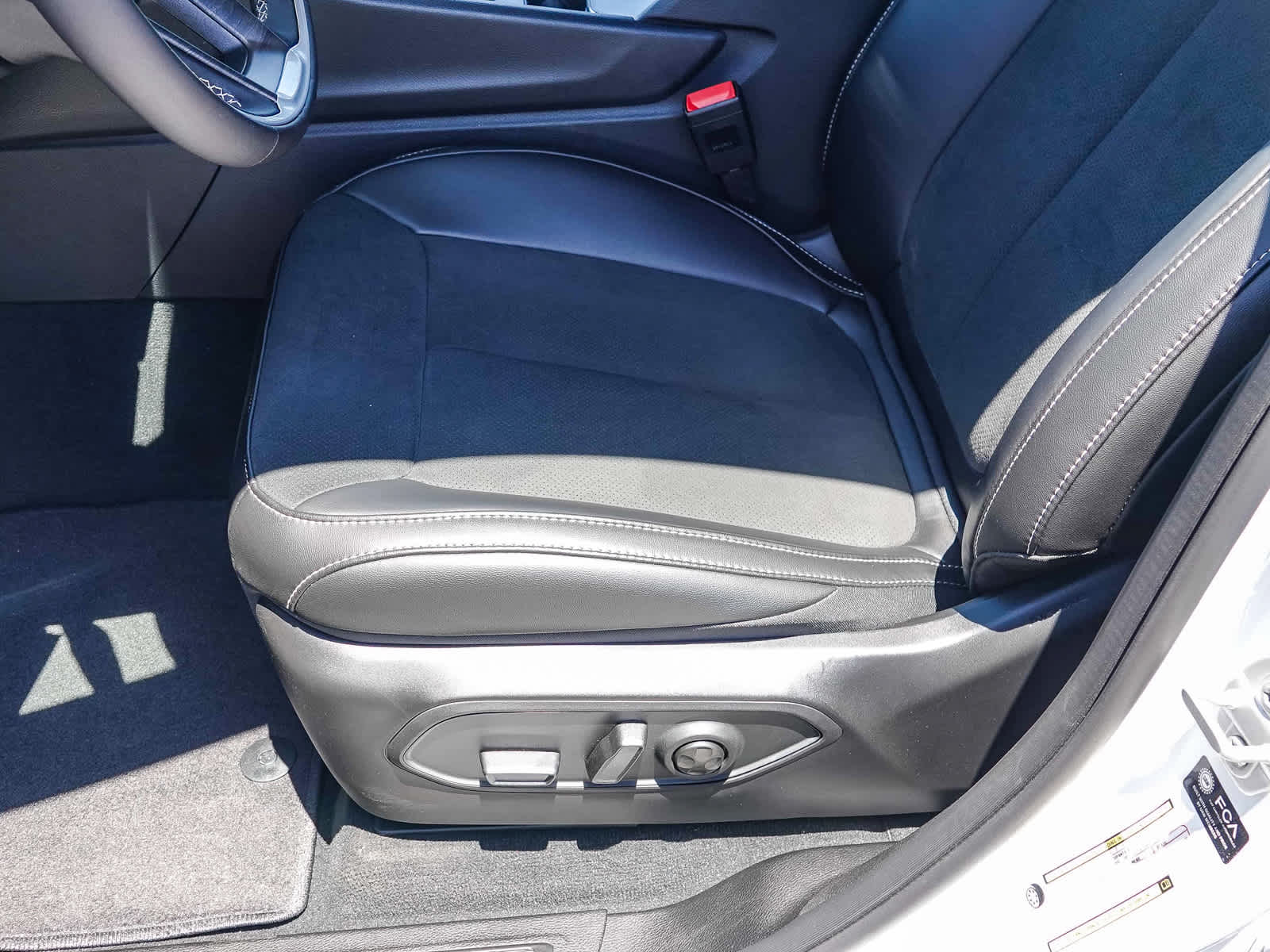 2026 Jeep Grand Cherokee L GRAND CHEROKEE L LAREDO ALTITUDE 4X4