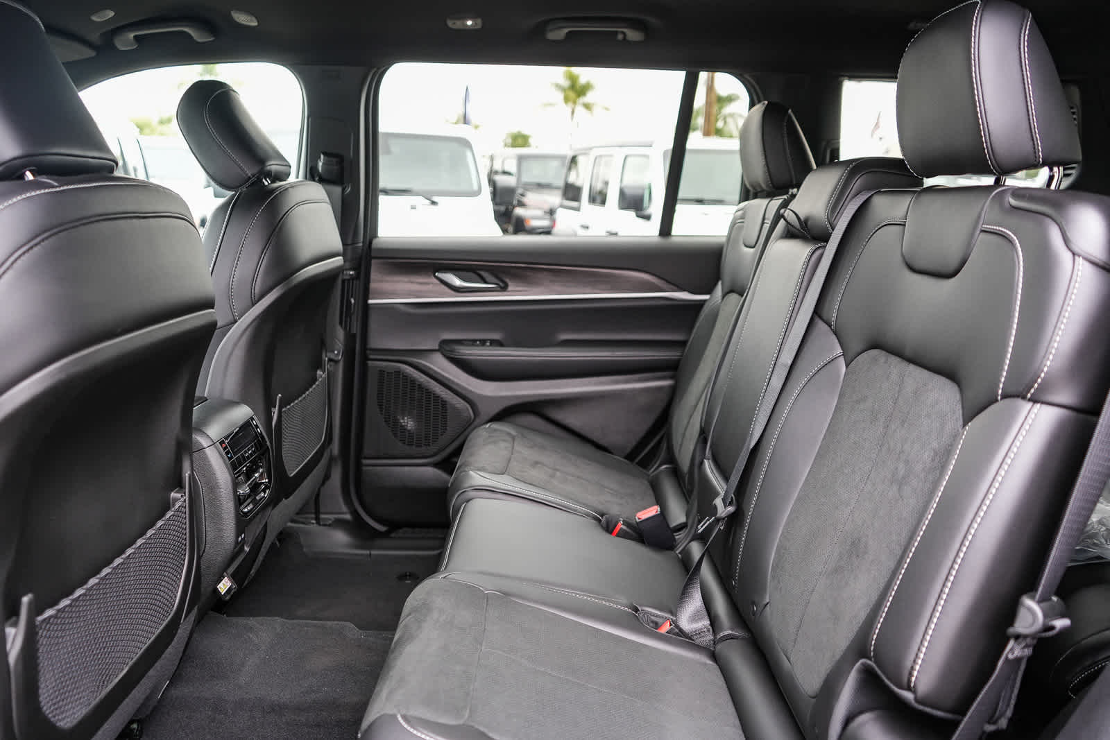 2026 Jeep Grand Cherokee L GRAND CHEROKEE L LAREDO ALTITUDE 4X4