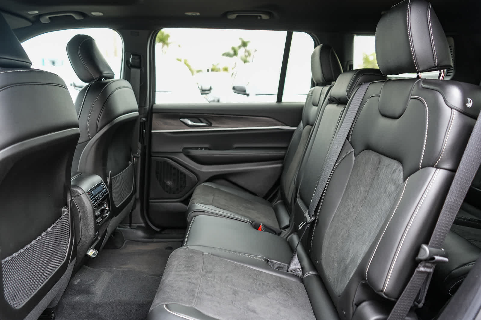 2026 Jeep Grand Cherokee L GRAND CHEROKEE L LAREDO ALTITUDE 4X4