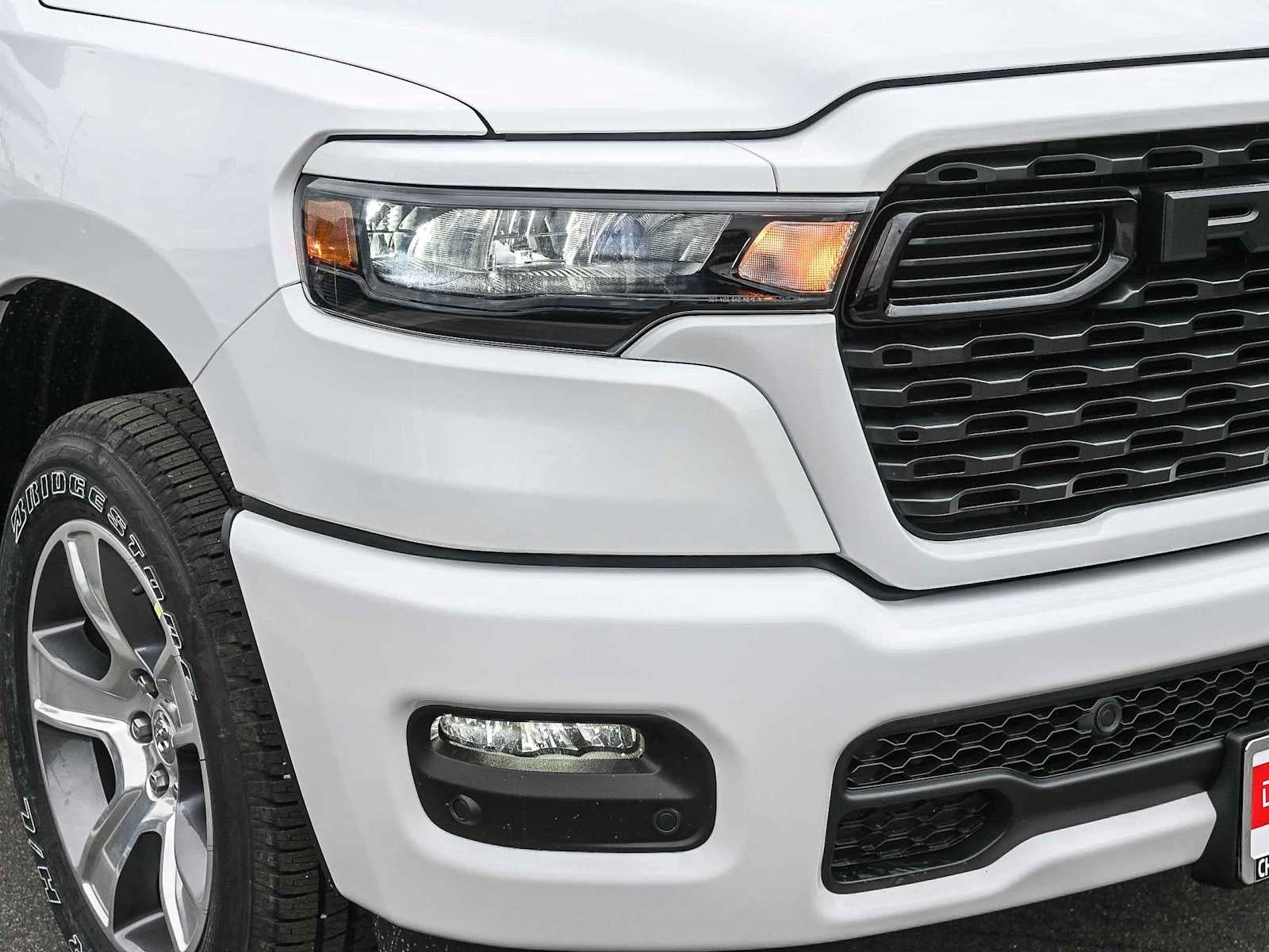 2026 RAM 1500 RAM 1500 EXPRESS CREW CAB 4X2 5'7' BOX