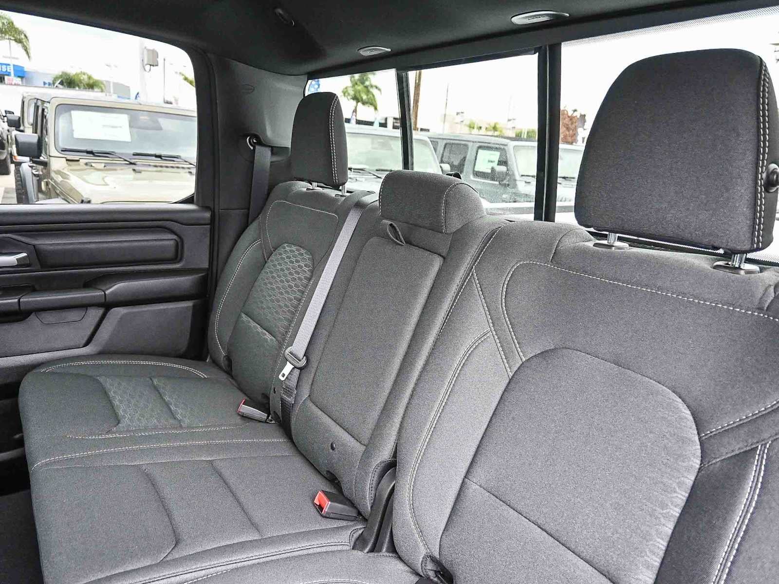 2026 RAM 1500 RAM 1500 EXPRESS CREW CAB 4X2 5'7' BOX