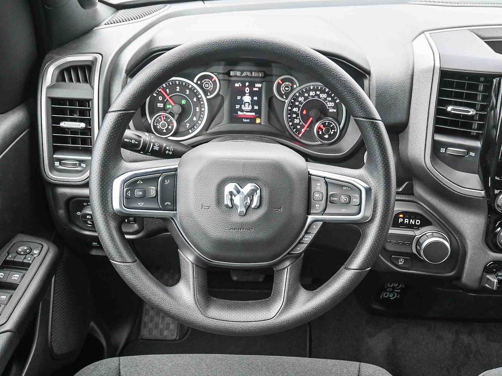 2026 RAM 1500 RAM 1500 EXPRESS CREW CAB 4X2 5'7' BOX