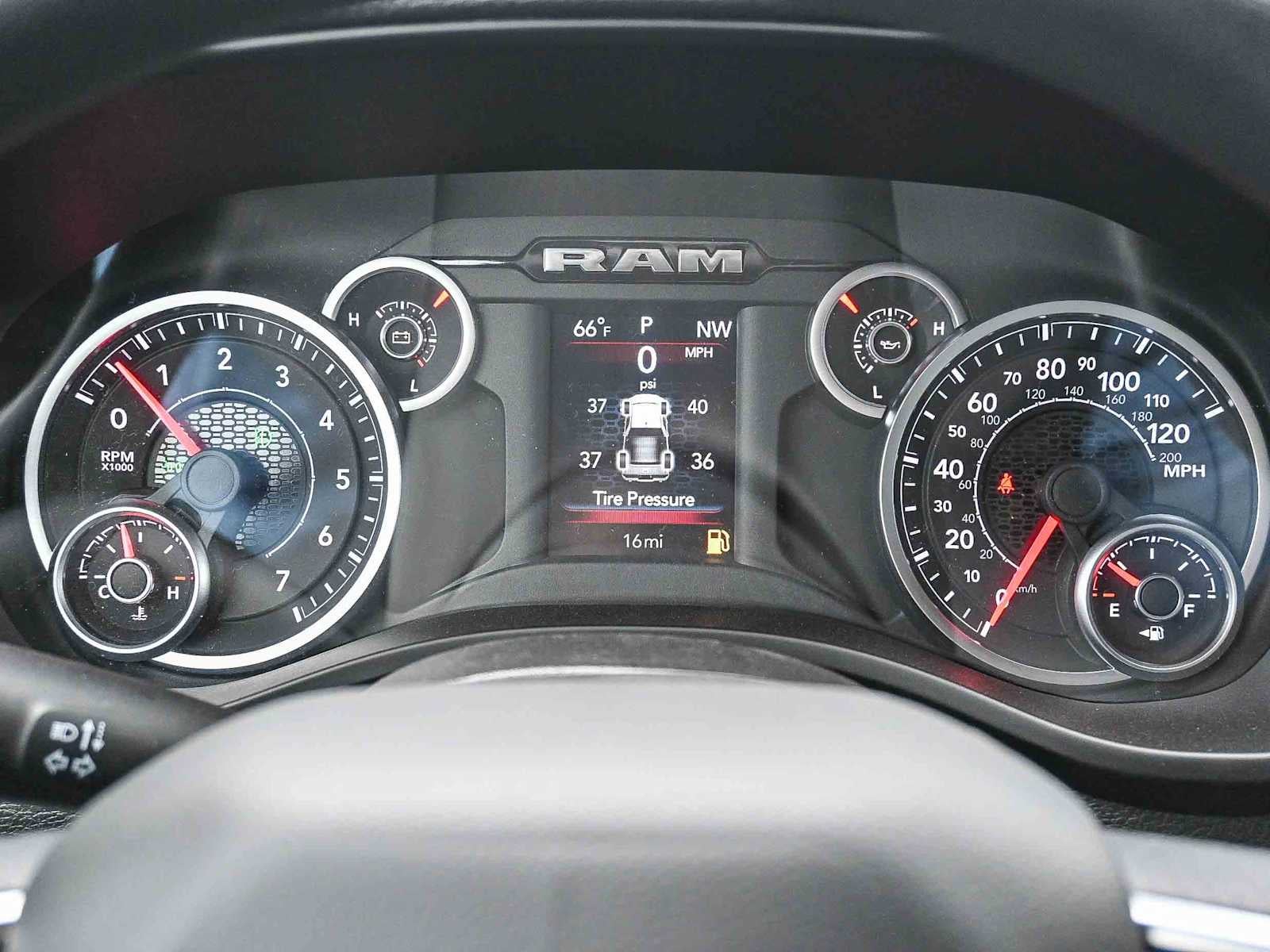 2026 RAM 1500 RAM 1500 EXPRESS CREW CAB 4X2 5'7' BOX