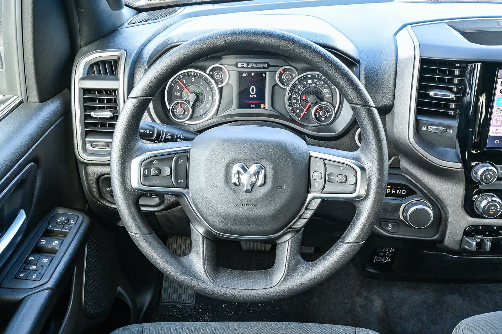 2026 RAM 1500 RAM 1500 EXPRESS CREW CAB 4X2 5'7' BOX