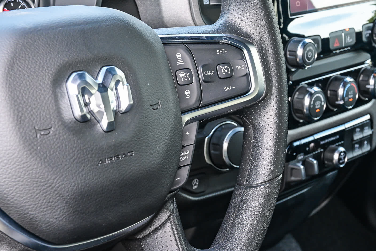 2026 RAM 1500 RAM 1500 EXPRESS CREW CAB 4X2 5'7' BOX