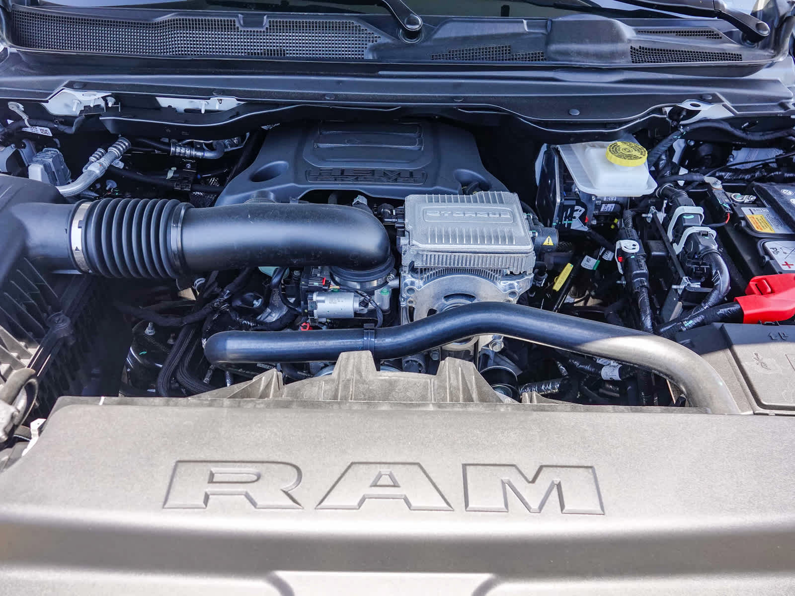 2026 RAM 1500 RAM 1500 LARAMIE CREW CAB 4X4 5'7' BOX