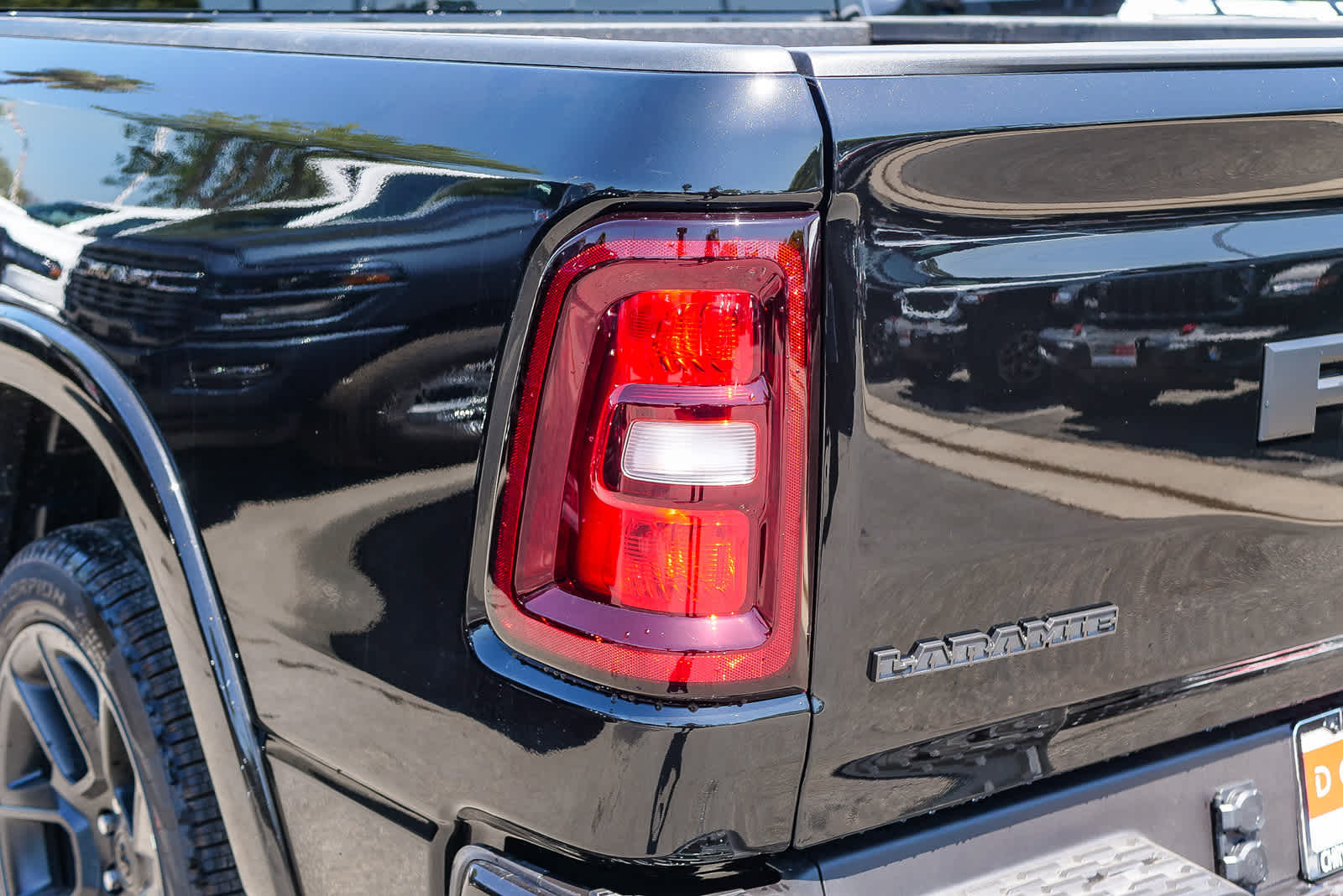 2026 RAM 1500 RAM 1500 LARAMIE CREW CAB 4X4 5'7' BOX