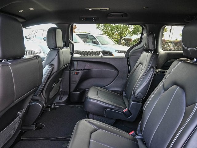 2026 Chrysler Voyager VOYAGER LX