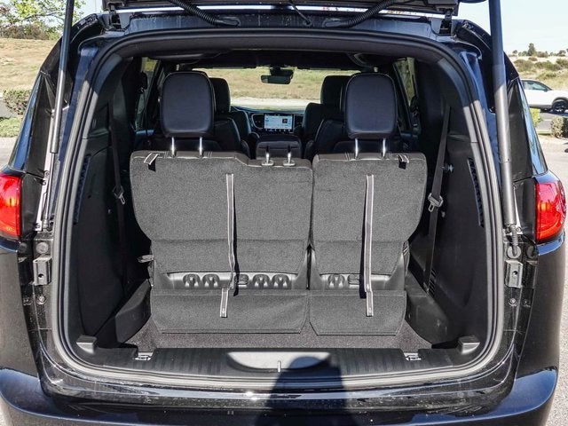 2026 Chrysler Voyager VOYAGER LX