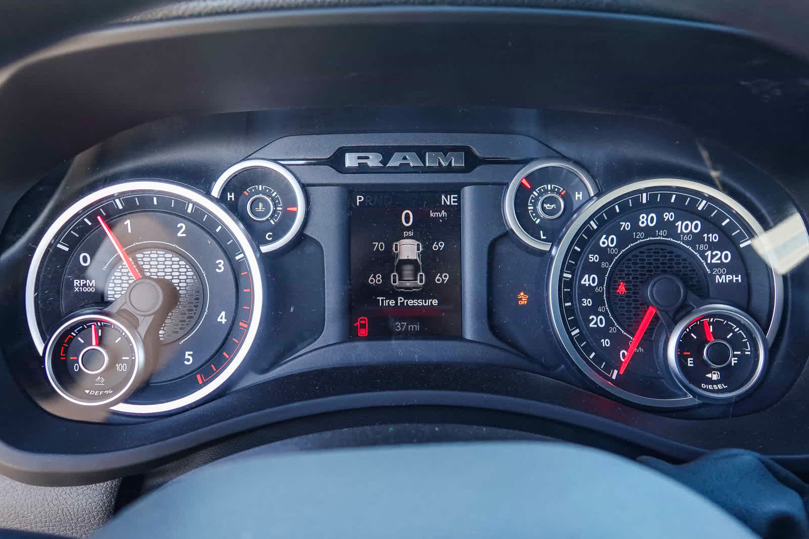 2026 RAM 2500 RAM 2500 BLACK EXPRESS CREW CAB 4X4 6'4' BOX