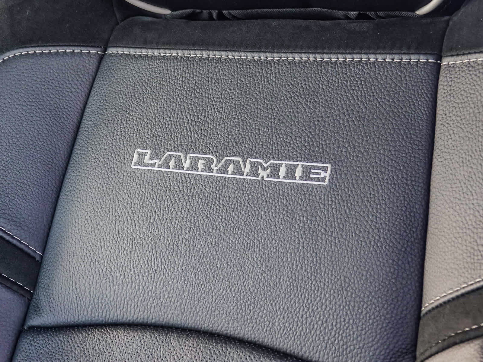 2026 RAM 2500 RAM 2500 LARAMIE CREW CAB 4X4 6'4' BOX