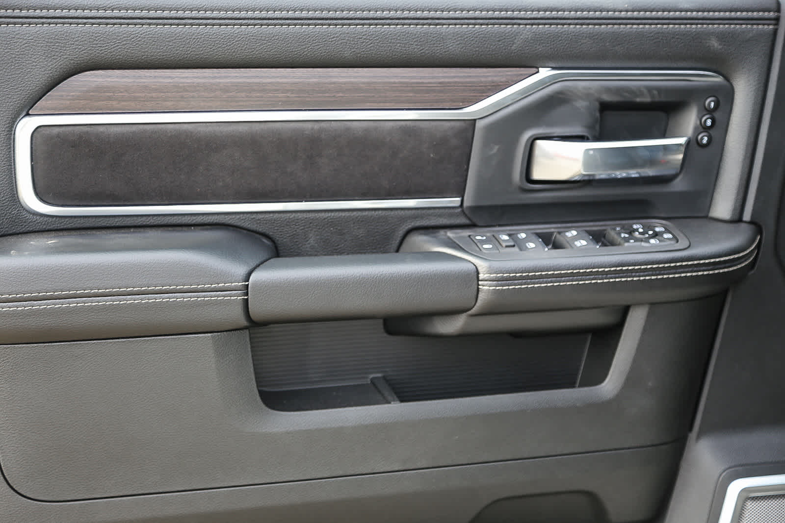 2026 RAM 3500 RAM 3500 LARAMIE CREW CAB 4X4 8' BOX