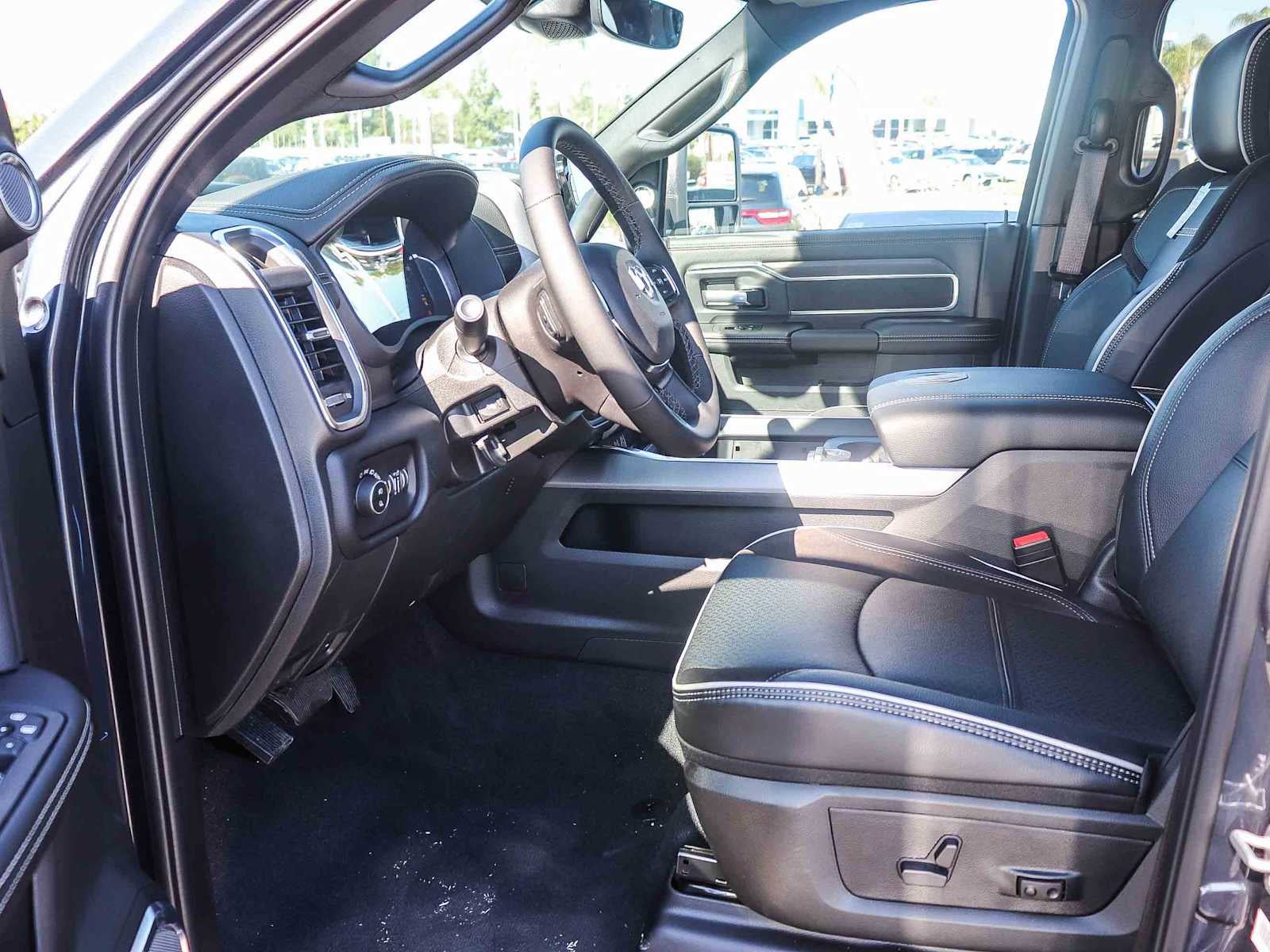 2026 RAM 3500 RAM 3500 LARAMIE MEGA CAB 4X4 6'4' BOX