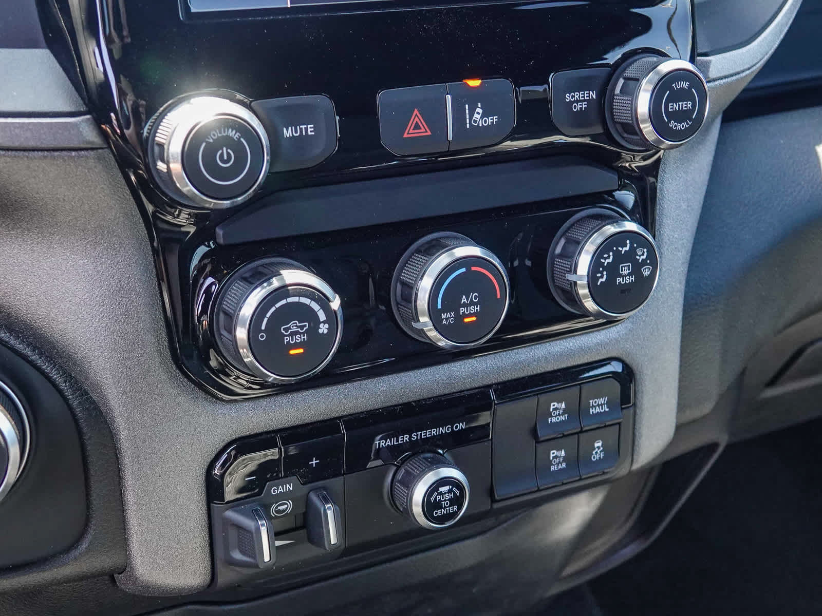 2026 RAM 1500 RAM 1500 EXPRESS CREW CAB 4X4 5'7' BOX