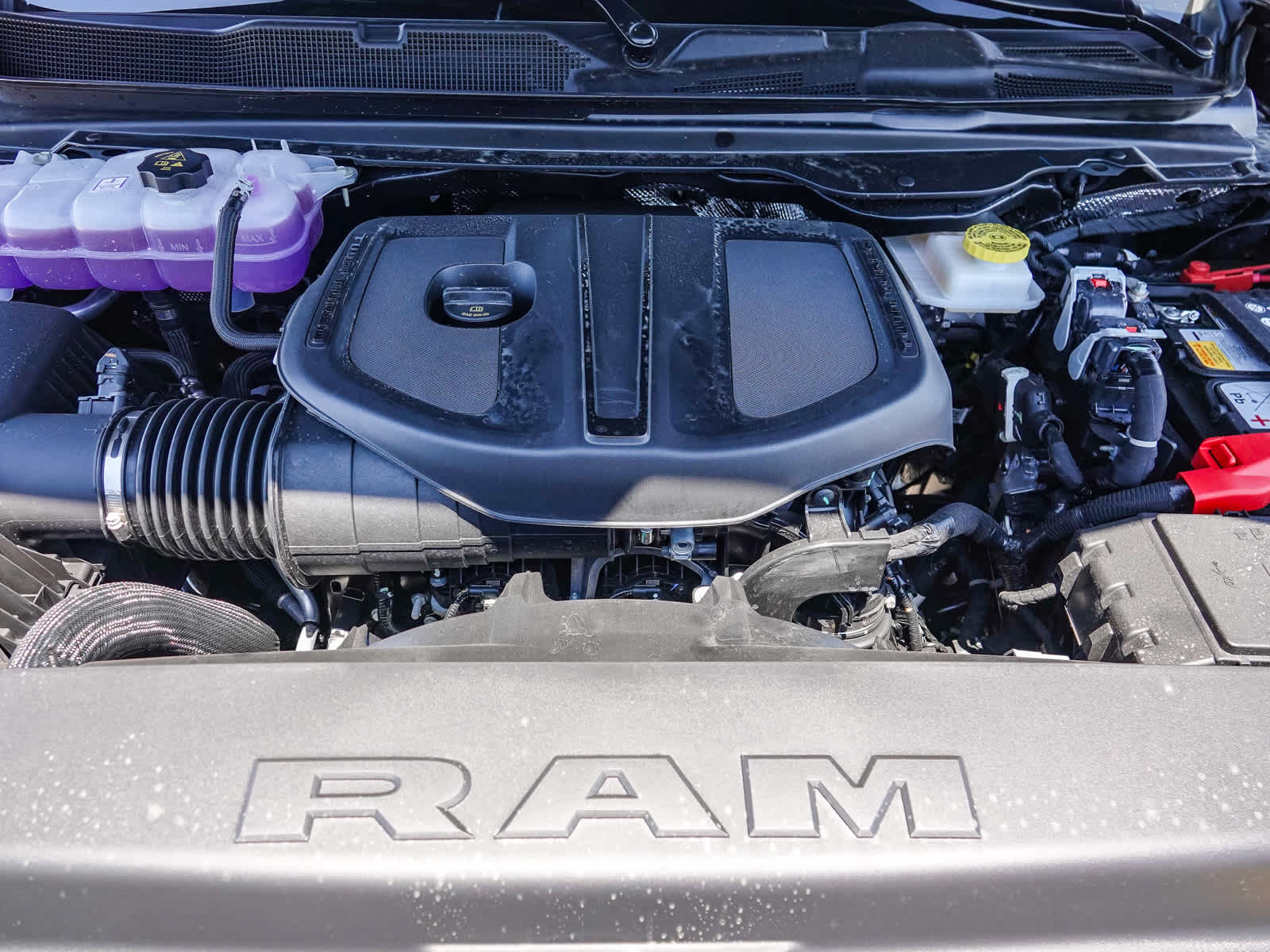 2026 RAM 1500 RAM 1500 EXPRESS CREW CAB 4X4 5'7' BOX