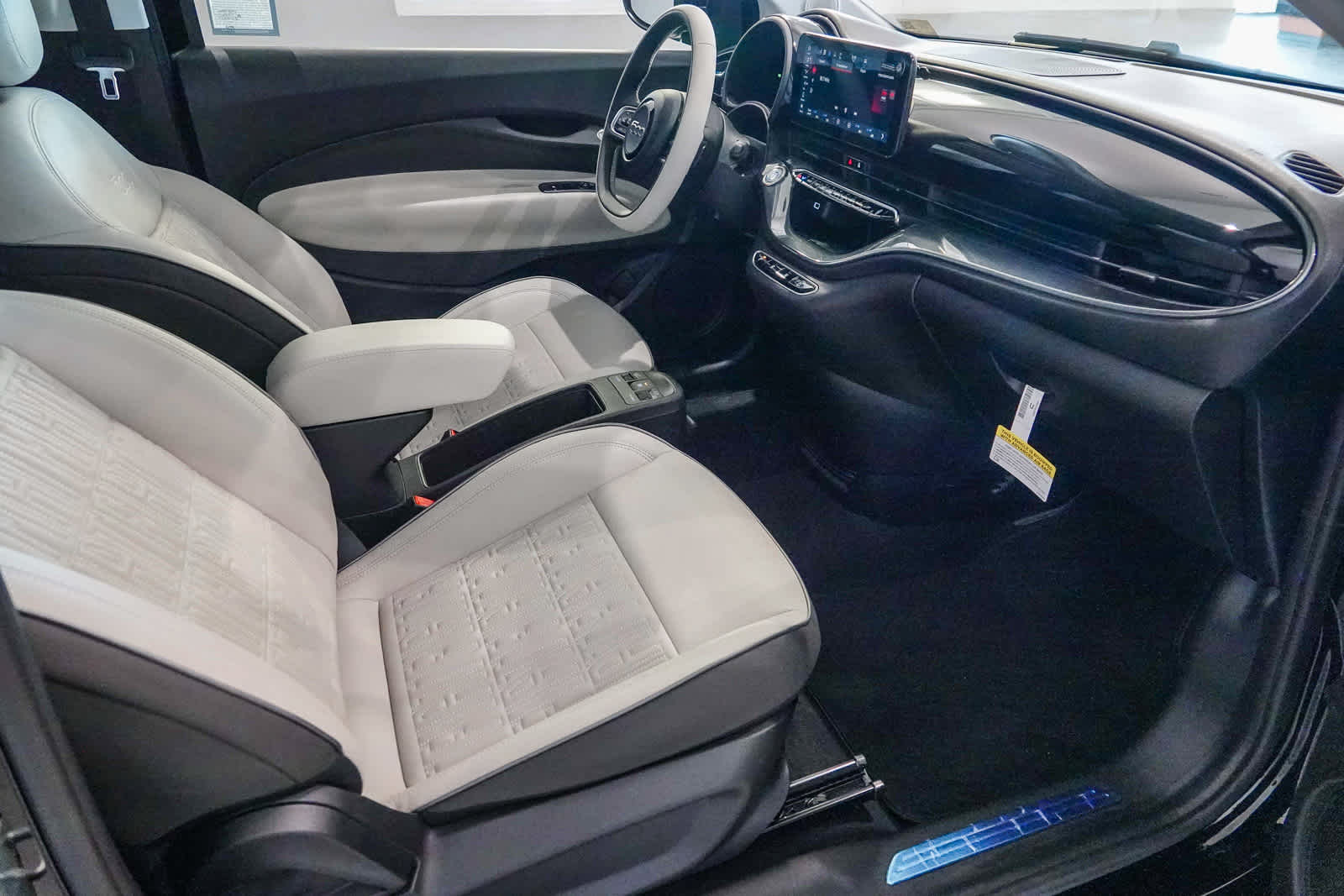 2025 FIAT 500e 500e ICONA