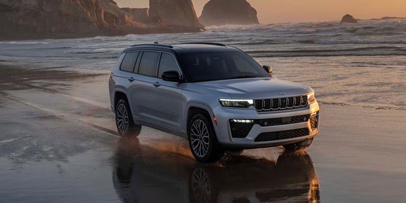 Grand Cherokee in front of sea